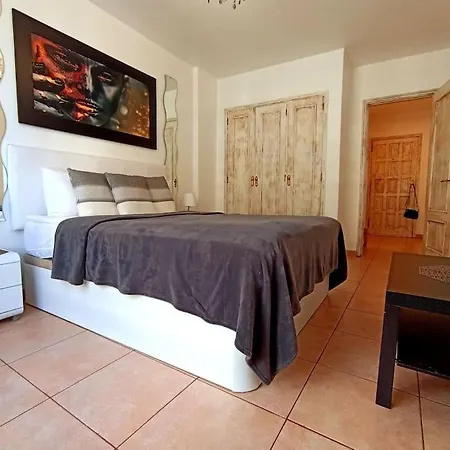 Diamantes Home, Cristianos, Heated Pool & Aircon