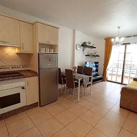 Diamantes Home, Cristianos, Heated Pool & Aircon * Arona (Tenerife)