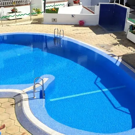 Diamantes Home, Cristianos, Heated Pool & Aircon Apartment *