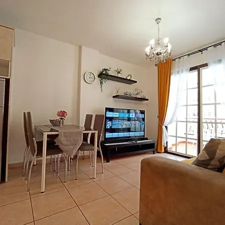 Diamantes Home, Cristianos, Heated Pool & Aircon *