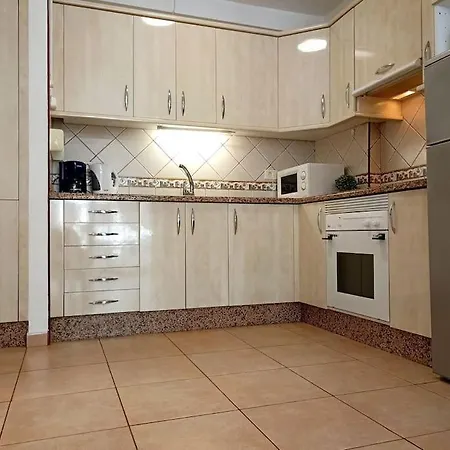 Diamantes Home, Cristianos, Heated Pool & Aircon *